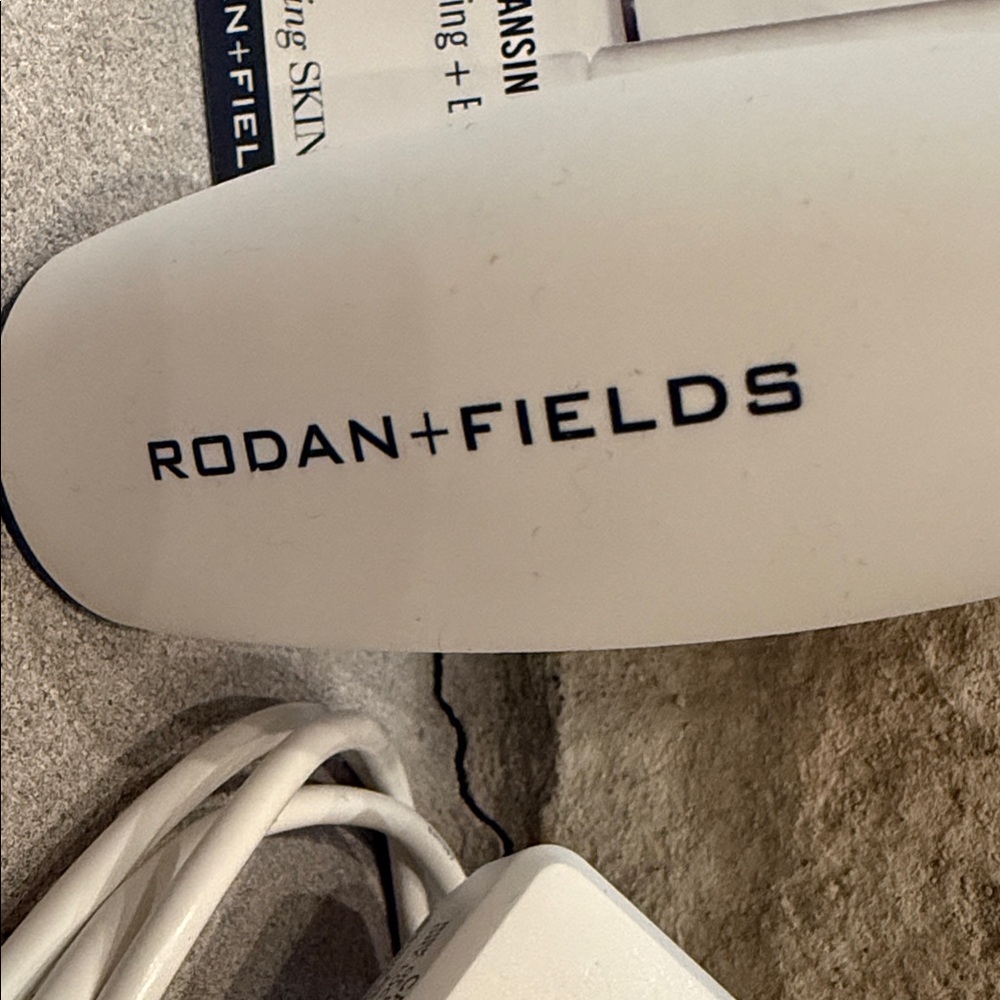 RODAN & FIELDS Pore Cleansing MD System - Picture 2 of 3